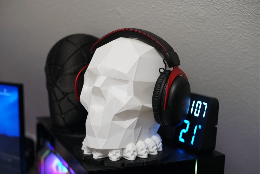 Headphone Stand - "عصام"