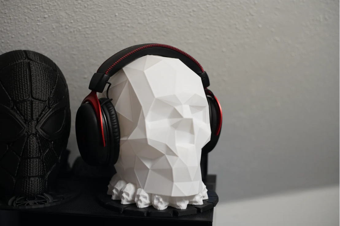 Headphone Stand - "عصام"