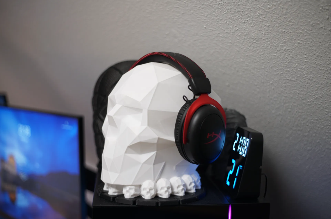 Headphone Stand - "عصام"